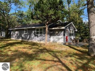 7096 Colbath Rd, Oscoda, MI 48750