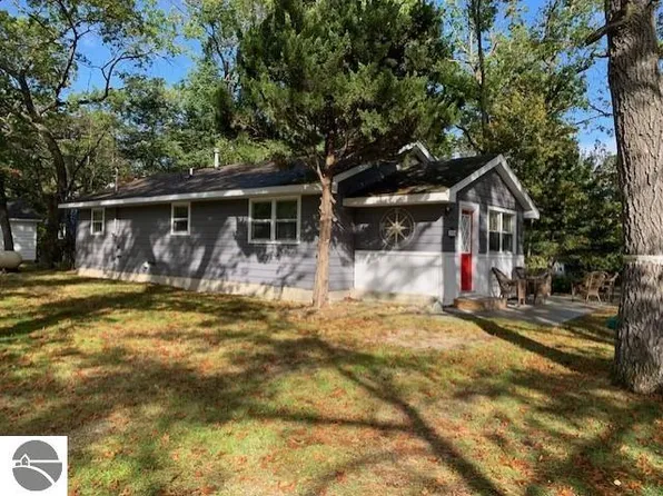 7096 Colbath Rd, Oscoda, MI 48750