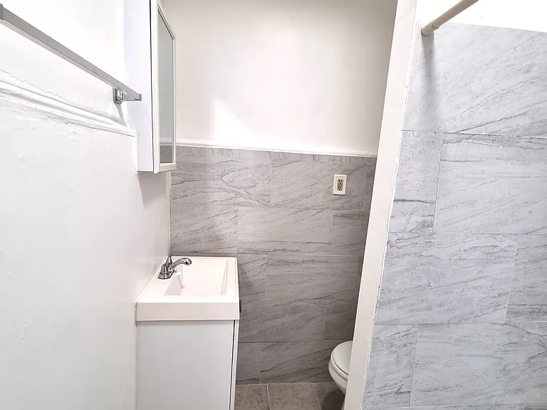 2306 Mount Royal Ter #1F — Photo 4