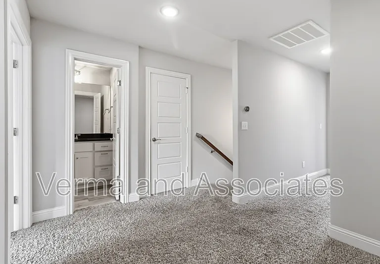 931 E Skyline Loop — Photo 27
