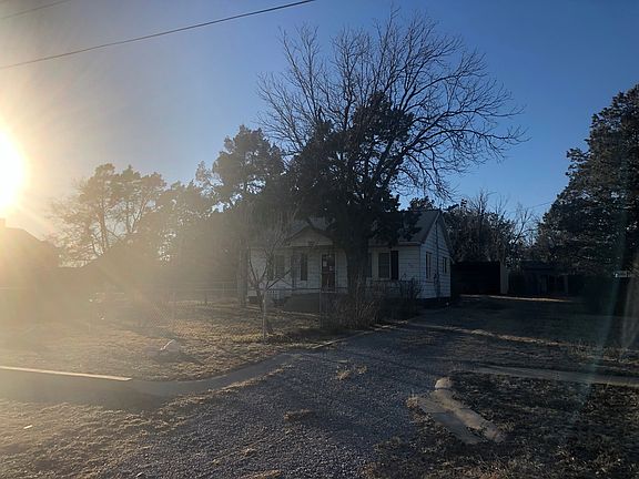 3rd image of 710 Allen St