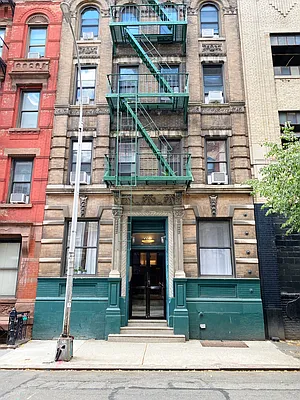 Rented by Waverly Realty Associates | media 18