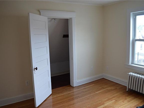 3rd image of 18 Loudoun St #3