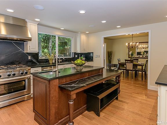 4th image of 2818 Riverlea Dr SE