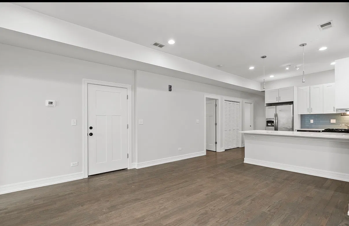3 bed, 1.0 bath, 1300 sqft, $2,200 — Photo 4