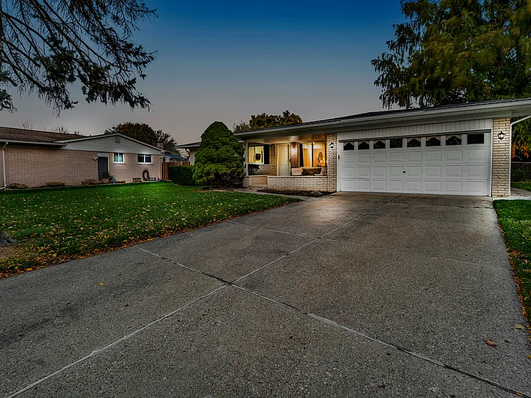 5038 Dayton Dr — Photo 49