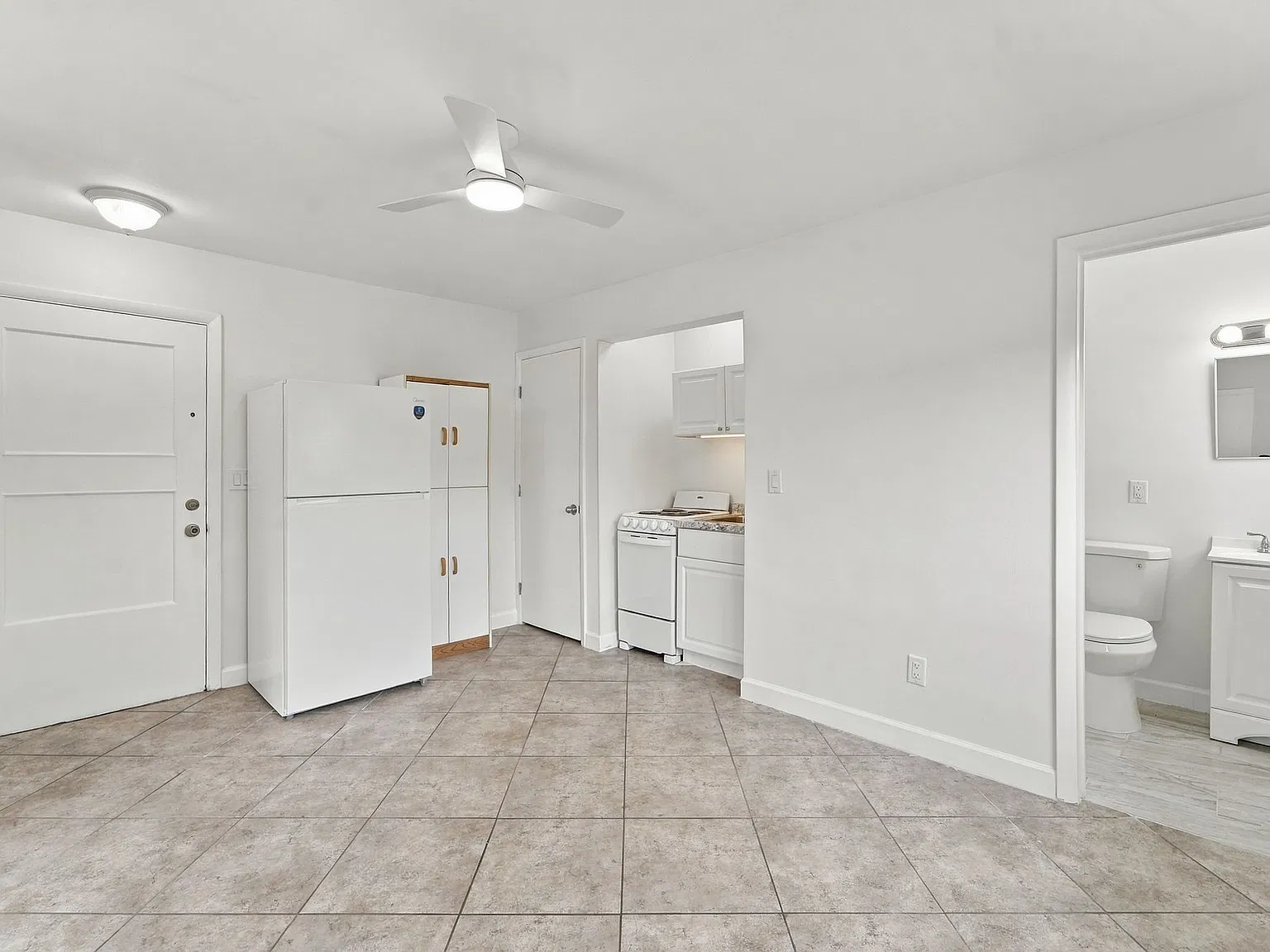 Studio, 450 sqft, $1,125 — Photo 3