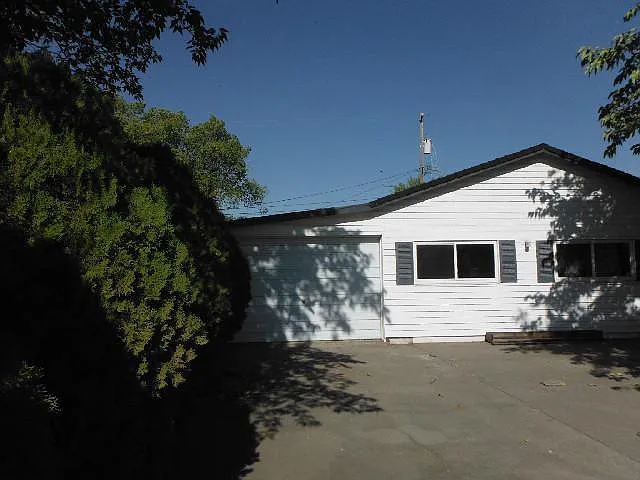 1934 Wescott Rd photo 1