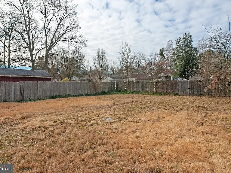214 N Bradford St — Photo 24