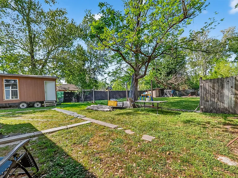 968 Garapan St — Photo 33