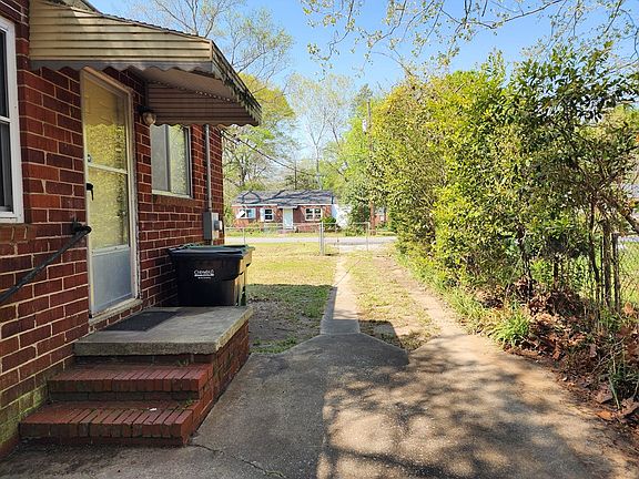 3rd image of 926 Brooks Rd