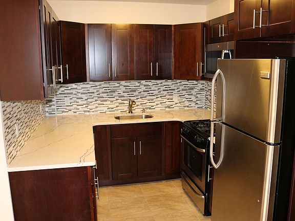 2nd image of 78 Coffey St APT 1