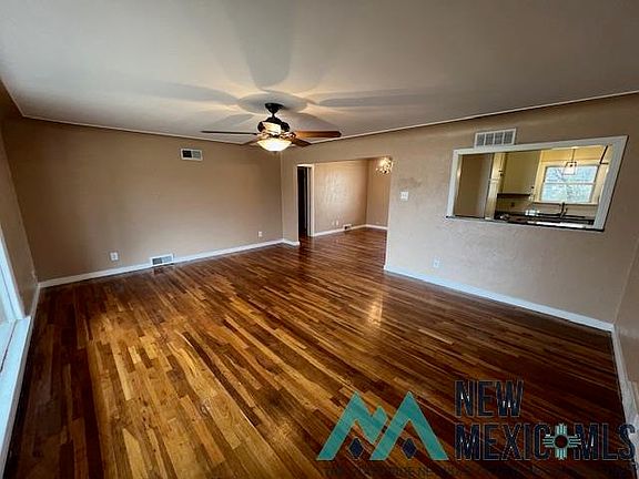 2nd image of 2700 Axtell St