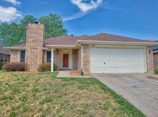 1104 Middlebury Ln, Euless, TX 76040