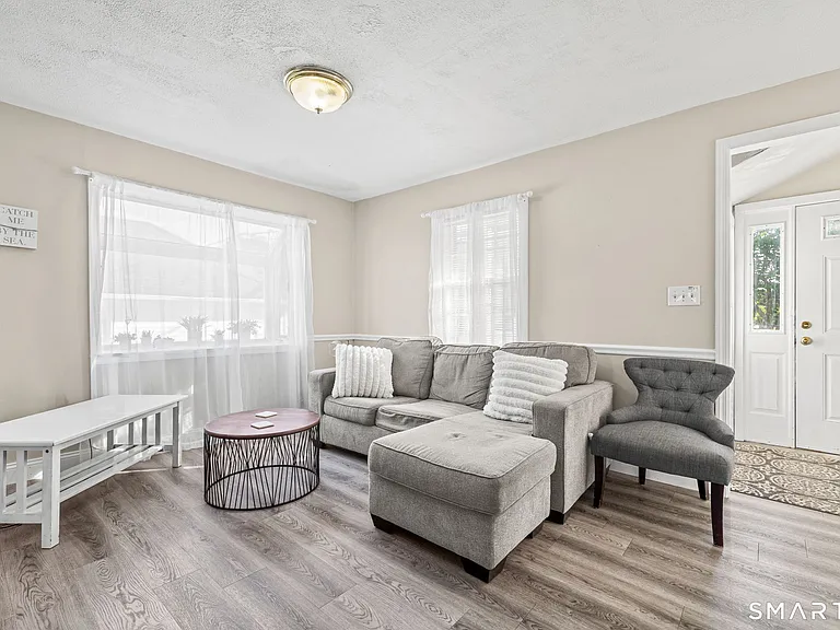 116 College Pl — Photo 4