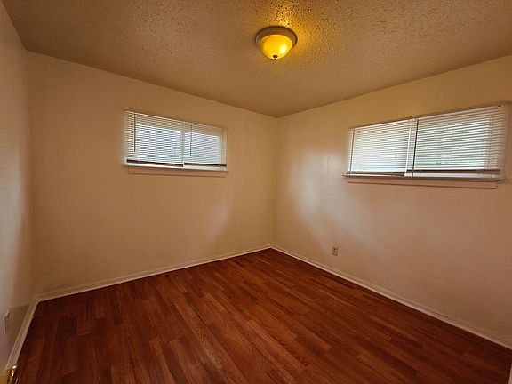5th image of 4304 Russet Dr