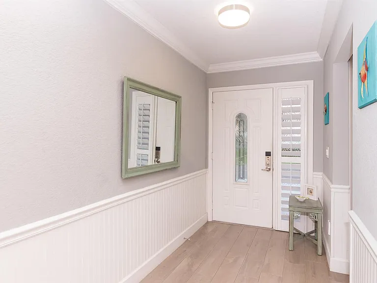 4041 NE Breakwater Dr — Photo 2