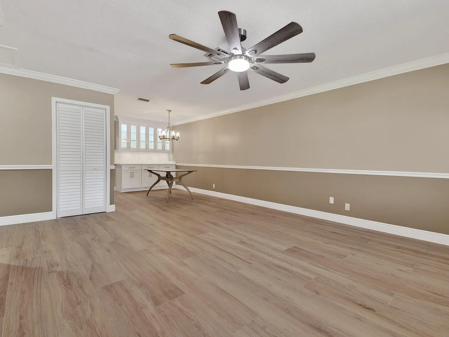 3 bed, 2.0 bath, 2388 sqft, $3,100 — Photo 2