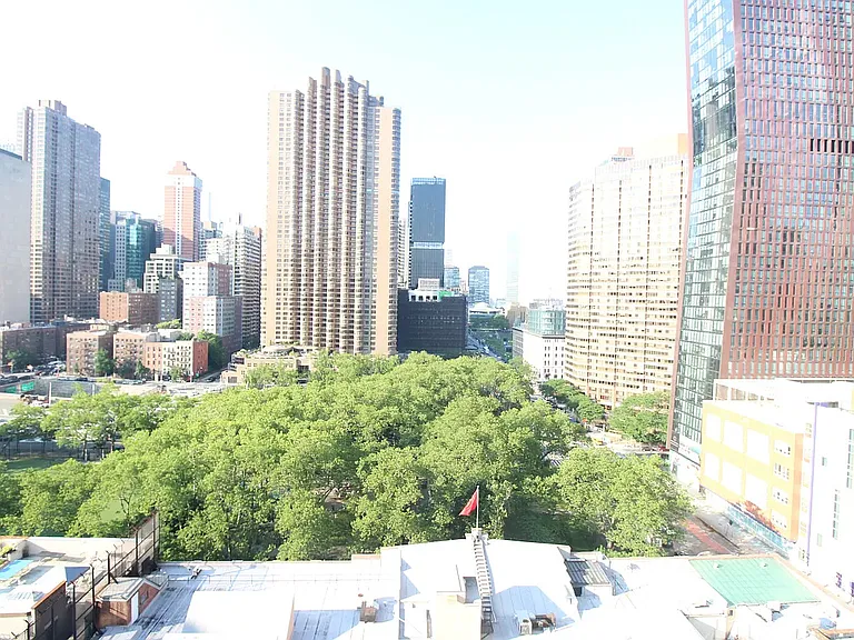 333 E 34th St #17B — Photo 16