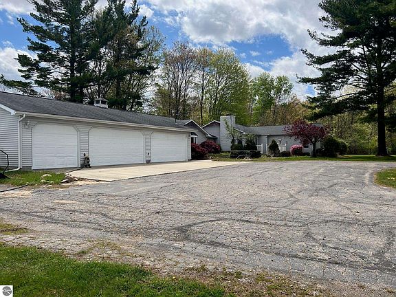 2nd image of 21403 Swan Creek Rd