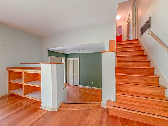 3rd image of 1901 Sherwood Dr