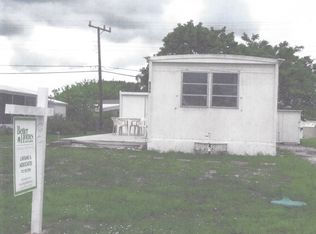 8398 SE Swan Ave, Hobe Sound, FL 33455