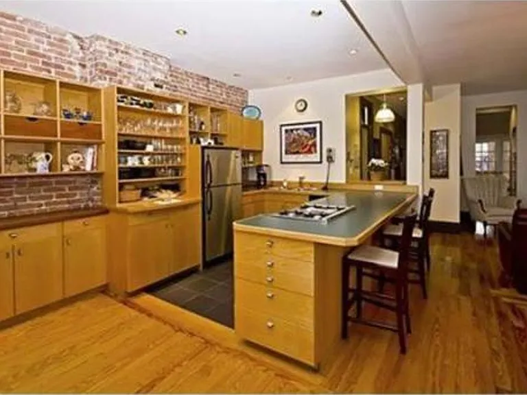 18 Sunset St #3 — Photo 2