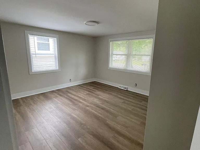 321 Monroe St — Photo 16