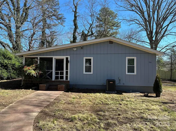 712 E Blue Ridge Rd, Flat Rock, NC 28731
