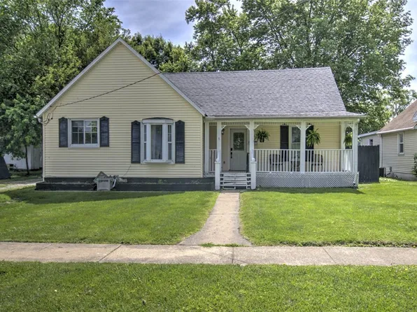511 S Buchanan Dr, Monticello, IL 61856