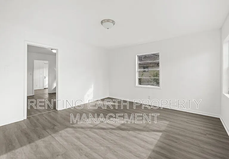 417 Athens Ave — Photo 9