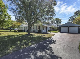 2227 Zollinger Rd, Upper Arlington, OH 43221