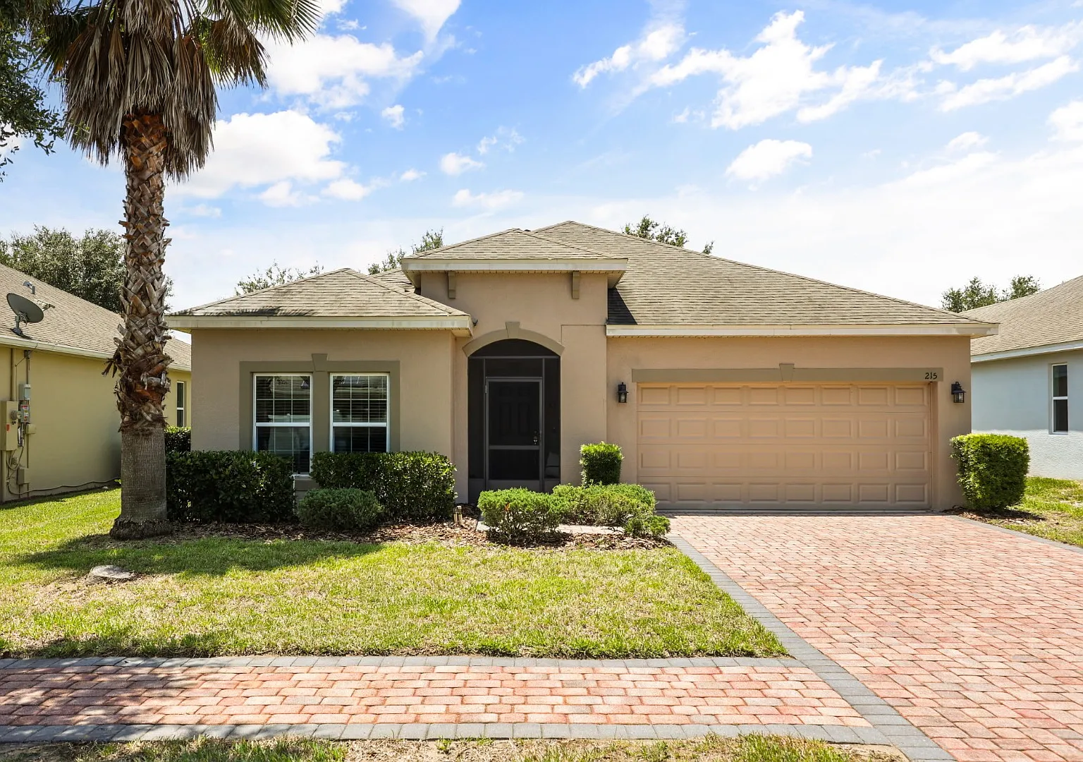 215 Lakeshore Dr — Photo 1