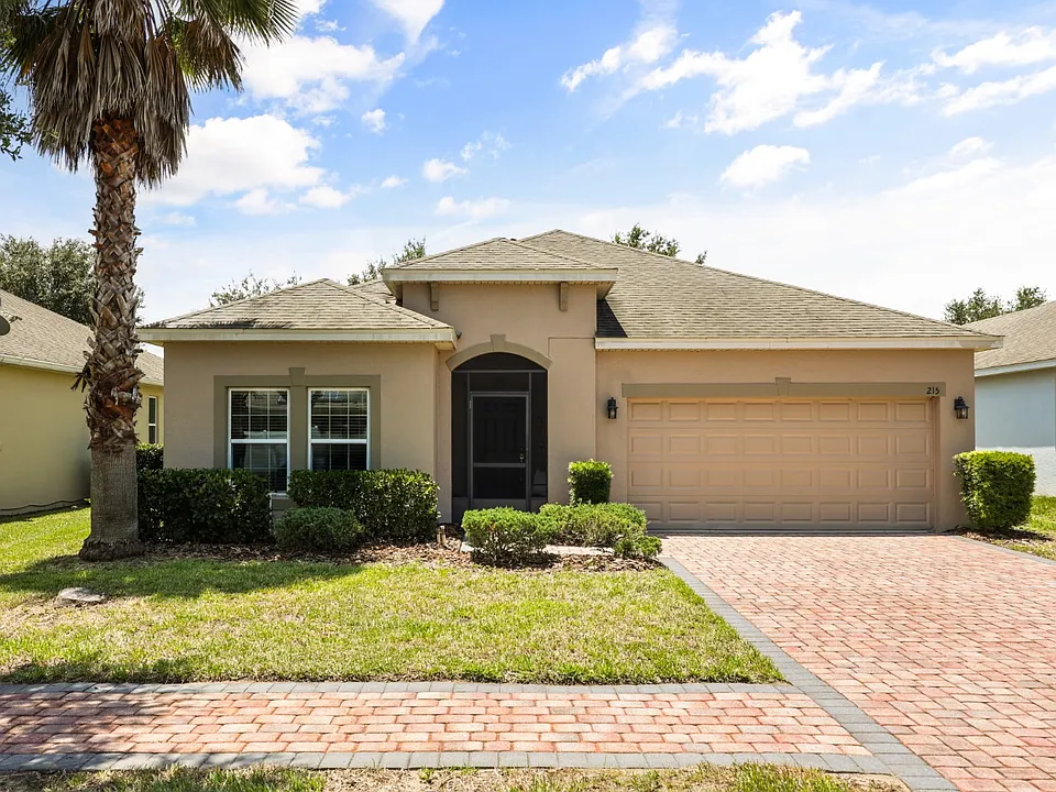 215 Lakeshore Dr