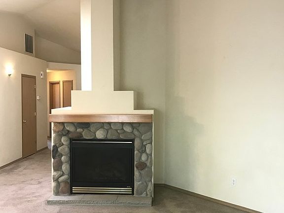5th image of 1516 Derby Ln SE