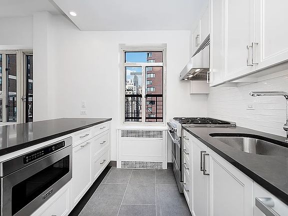 3rd image of 20 E 35th St APT 15A