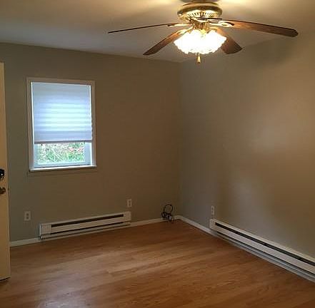 3rd image of 37 Willow St #4