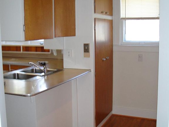 Kitchen with eating area