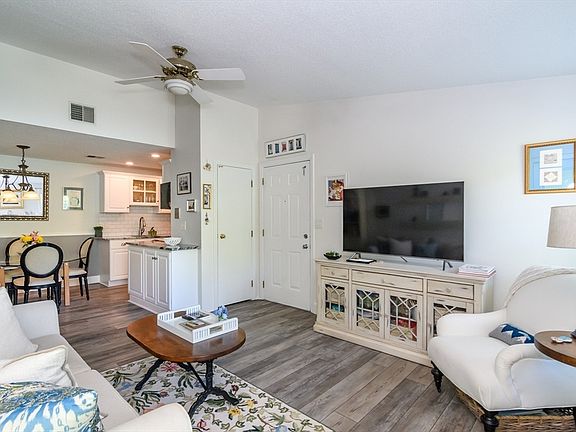 5th image of 36 Walden Dr APT 19