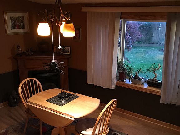 4th image of 32 Cloister Ct