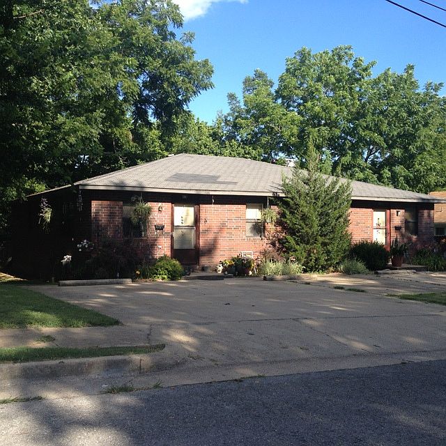 1st image of 910 Jackson St