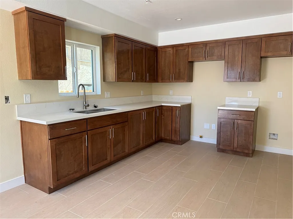 4 bed, 1400 sqft, $3,950 — Photo 4