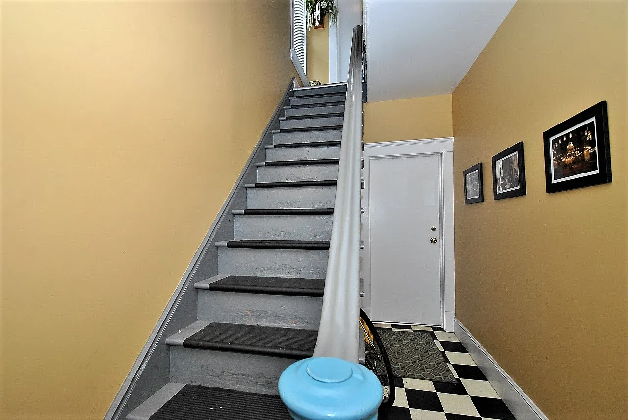 1 bed, 900 sqft, $1,400 — Photo 3