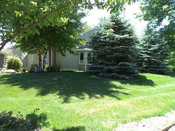 3rd image of 3696 Creekside Dr #1