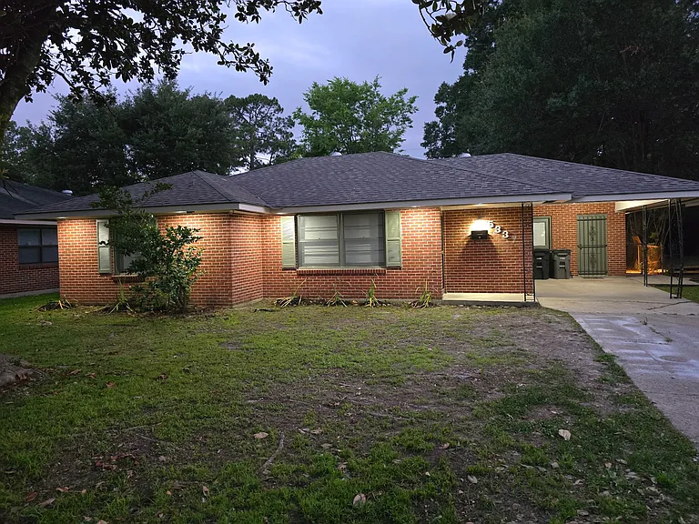 5337 Beechwood Dr — Photo 2