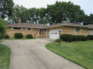 5691 Rangeview Dr, Seven Hills, OH 44131