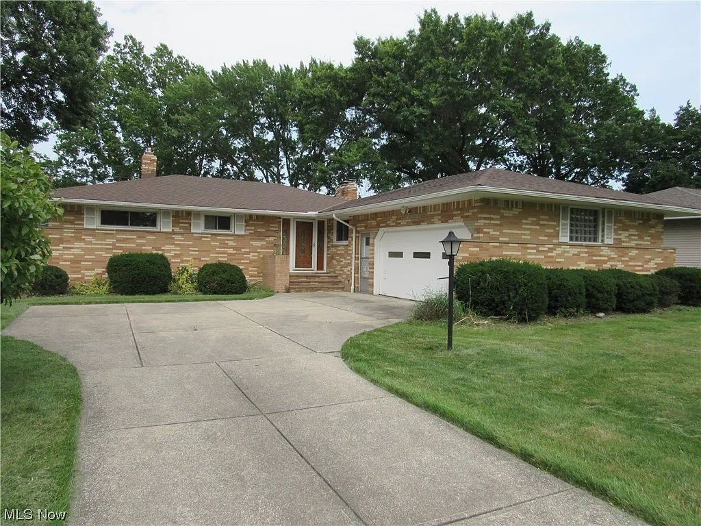 5691 Rangeview Dr photo 1