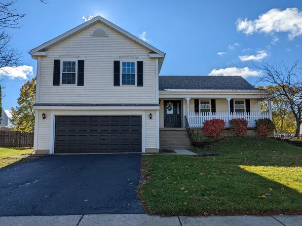545 Monarch Dr, Crystal Lake, IL 60014