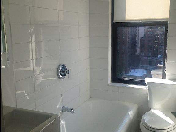3rd image of 400 E 58th St APT 15B