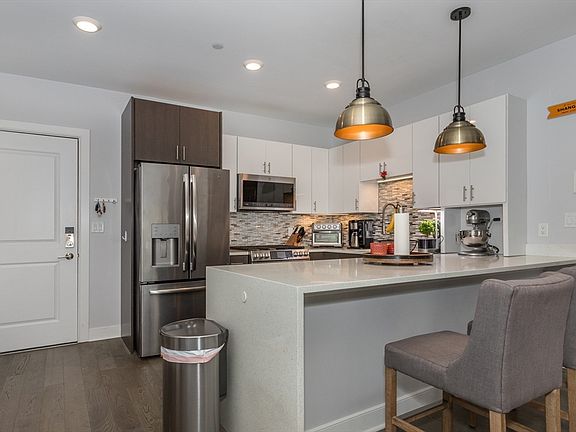 4th image of 2 Cliveden St Unit 501E